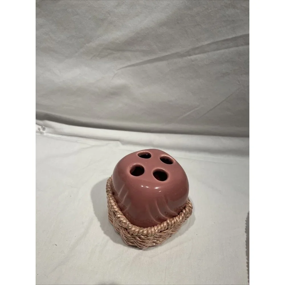 Vintage Pink Wicker‎ Ceramic Bathroom Set Soap  Toothbrush Tissue And Basket 4